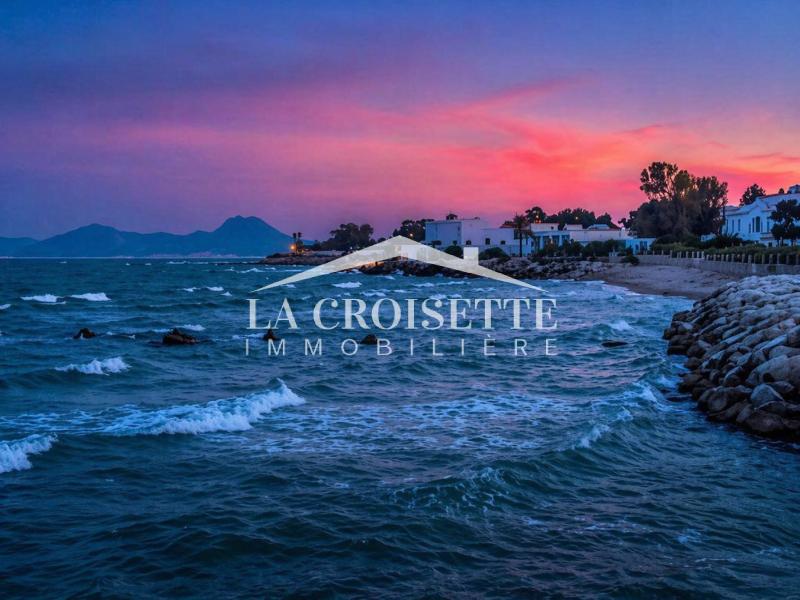 Villa S+6 en front de mer à Carthage 